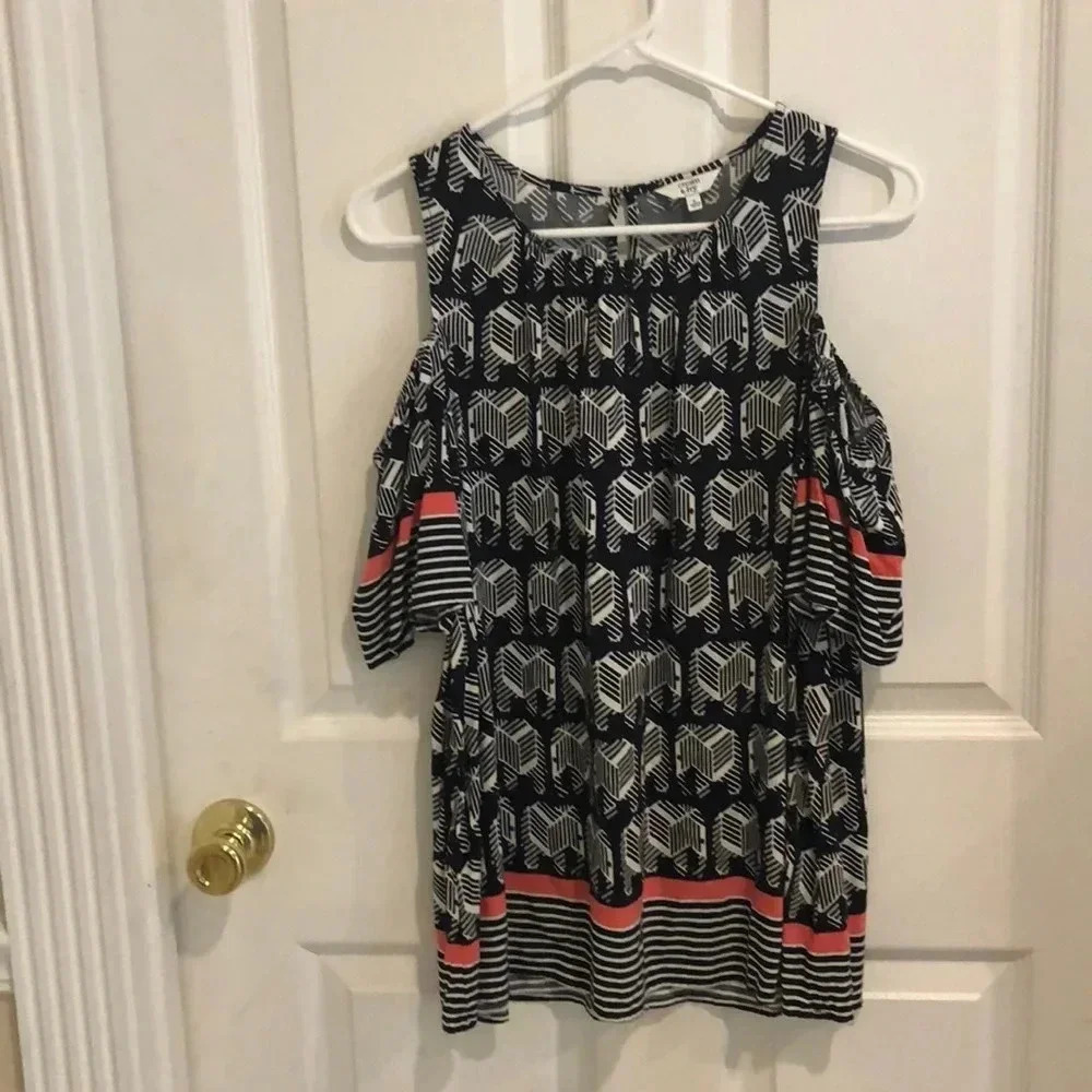 Crown and ivory woman’s top